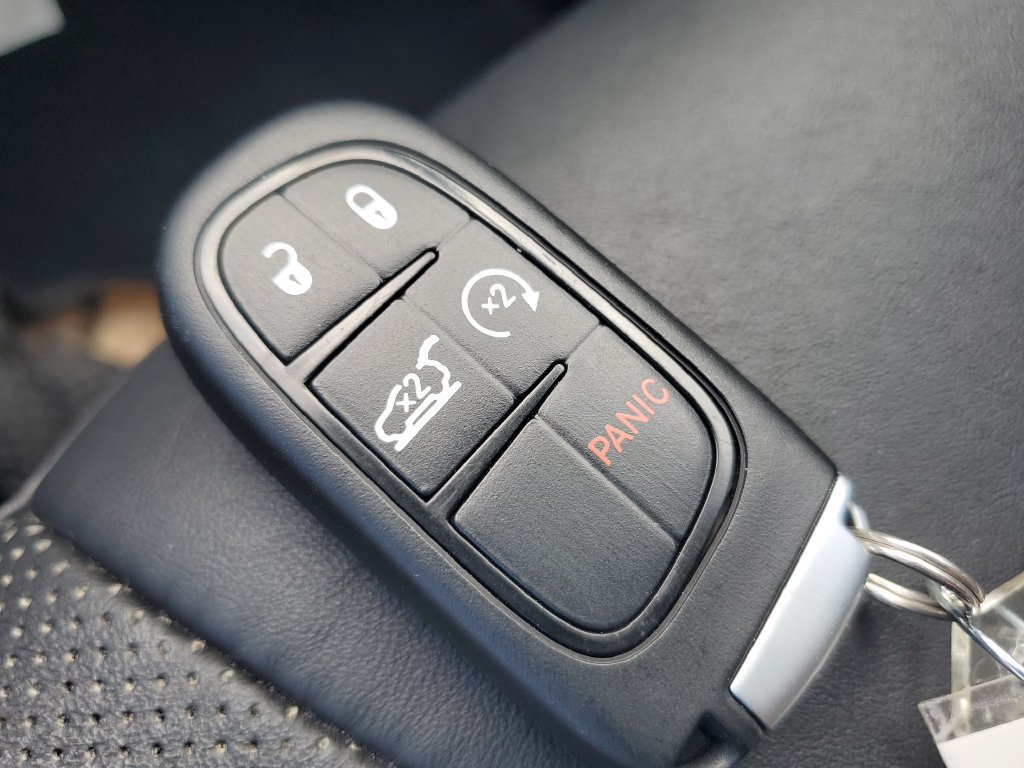 Used 2019 Jeep Cherokee Limited AWD/4WD image 25