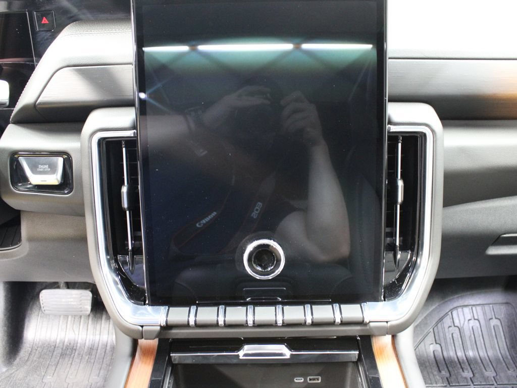 Used 2025 GMC Yukon Denali w/ Denali Reserve Package AWD/4WD image 18