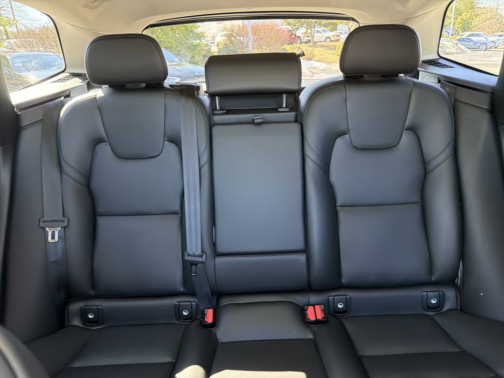Used 2024 Volvo XC60 B5 Core image 32