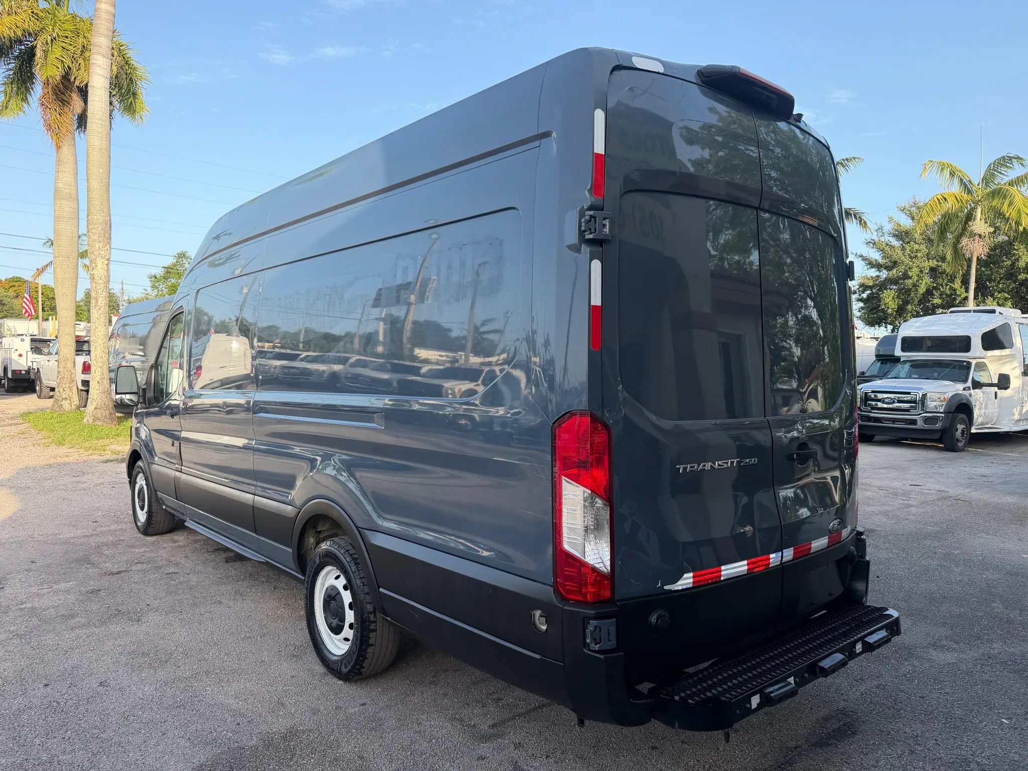 Used 2020 Ford Transit 250 148 High Roof Extended RWD image 3