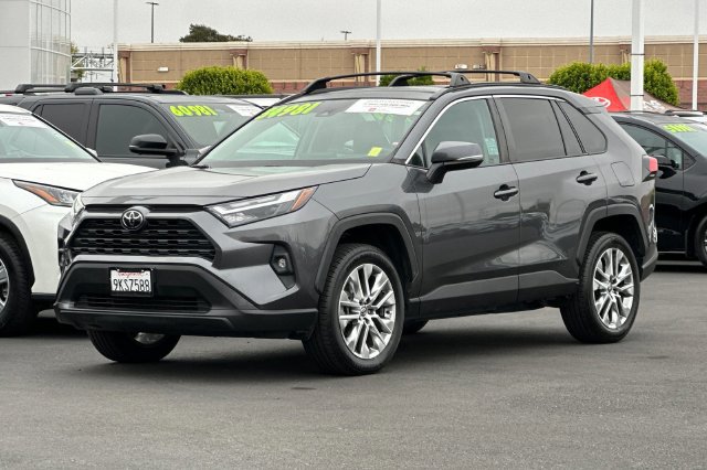 Certified 2022 Toyota RAV4 XLE Premium AWD/4WD image 10