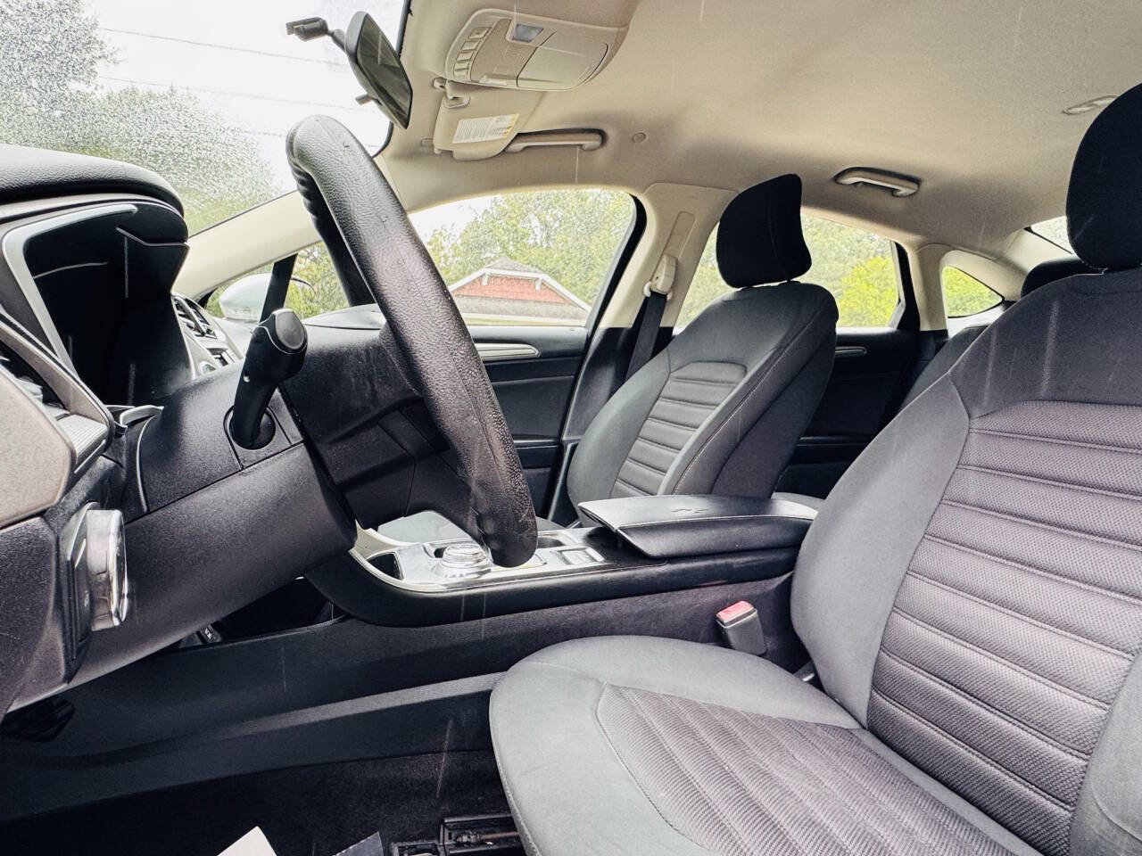 Used 2018 Ford Fusion SE image 11