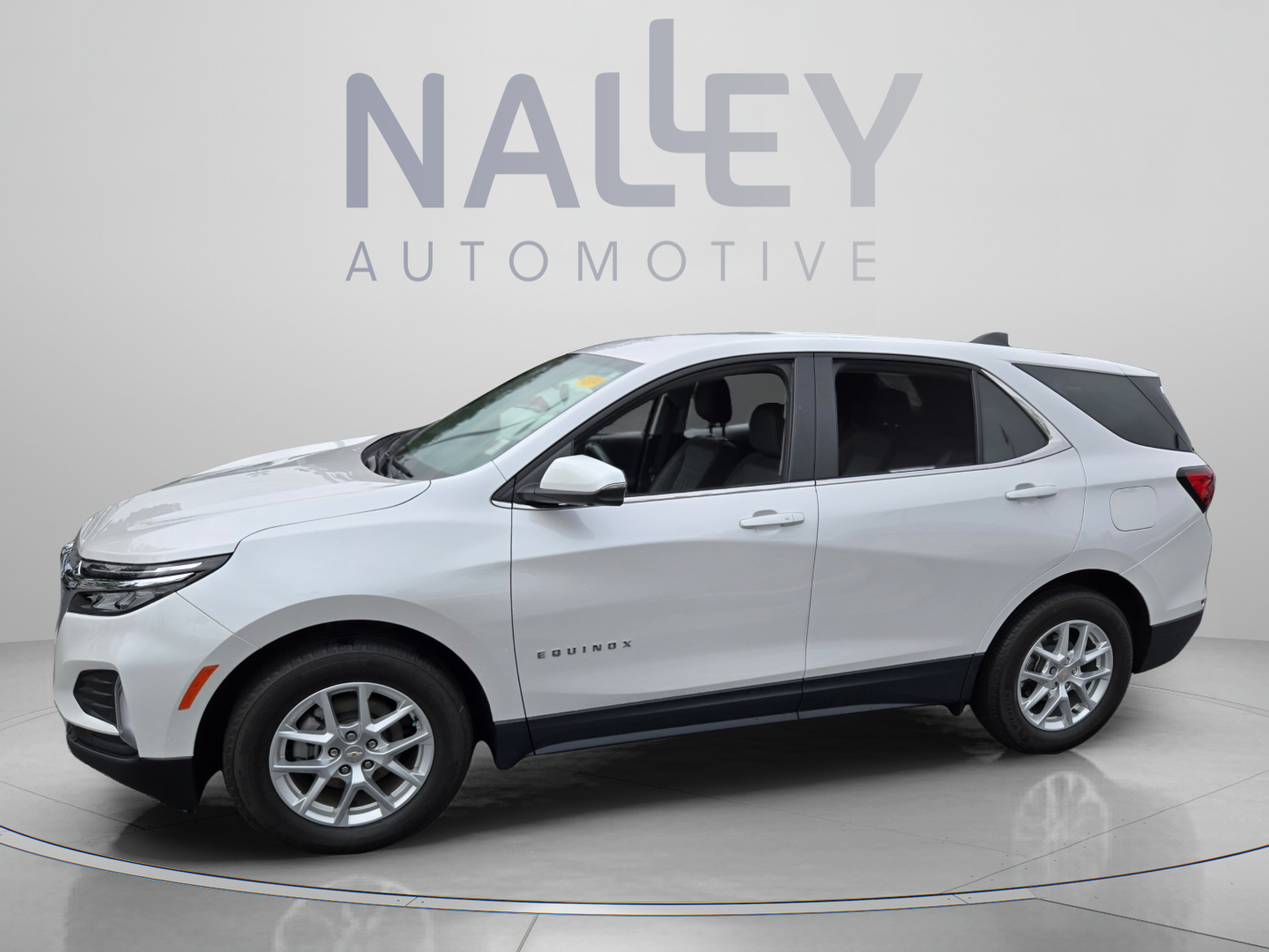 Used 2022 Chevrolet Equinox LT FWD image 2