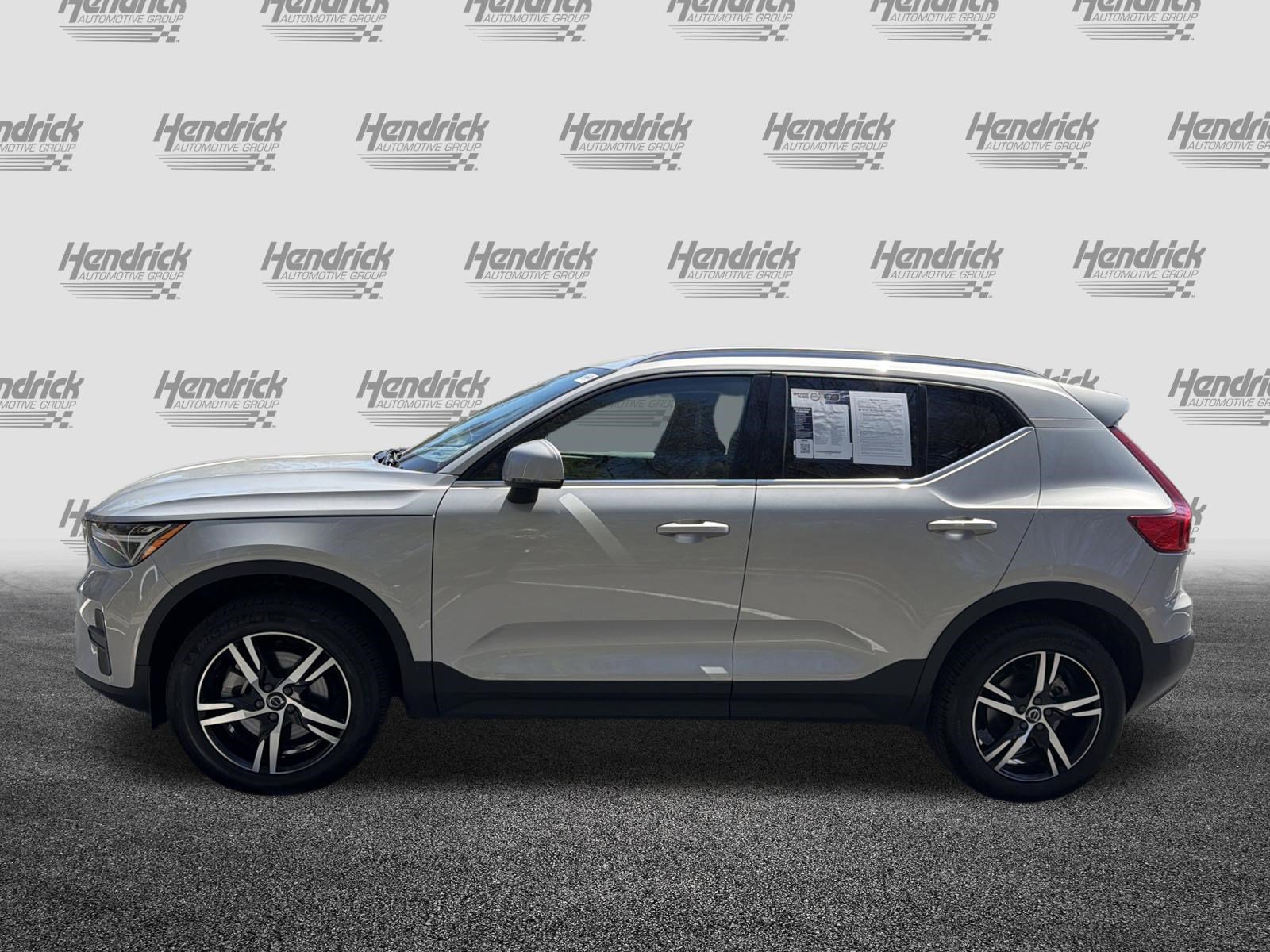 Certified 2025 Volvo XC40 B5 Core image 7