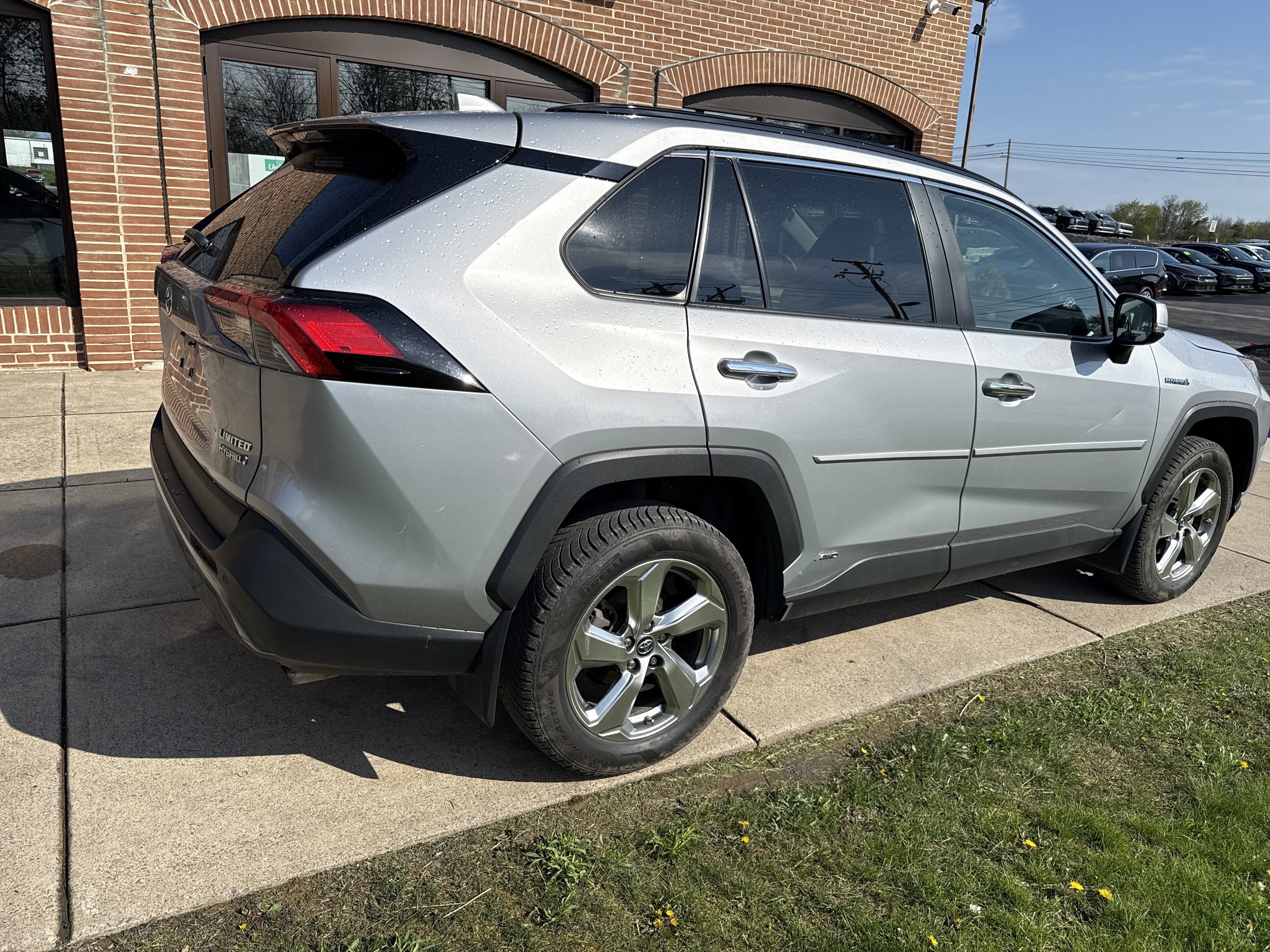 Used 2019 Toyota RAV4 Limited image 3