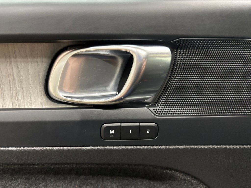 Certified 2023 Volvo XC40 B5 Core AWD/4WD image 12