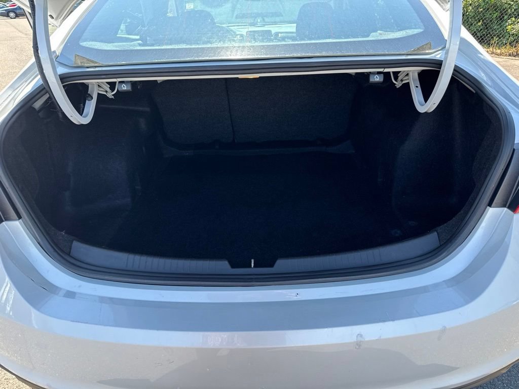 Used 2017 Chevrolet Malibu LT FWD image 15