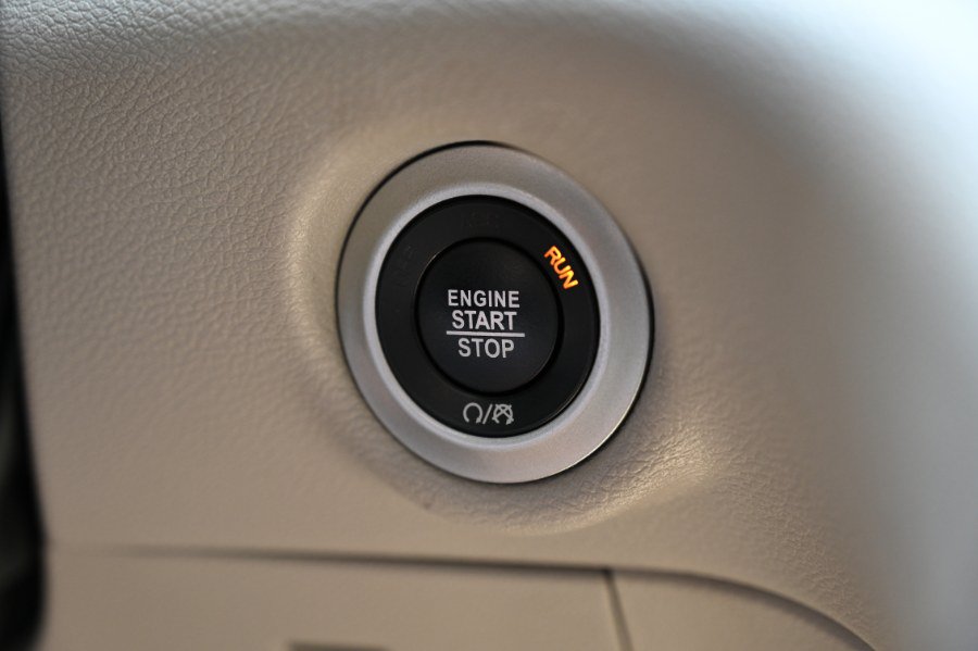 Used 2023 Chrysler Pacifica Touring-L FWD image 32