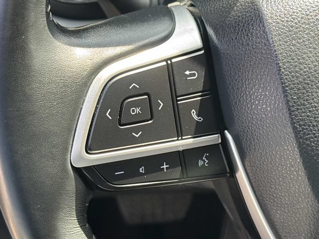 Used 2023 Toyota Highlander LE FWD image 28