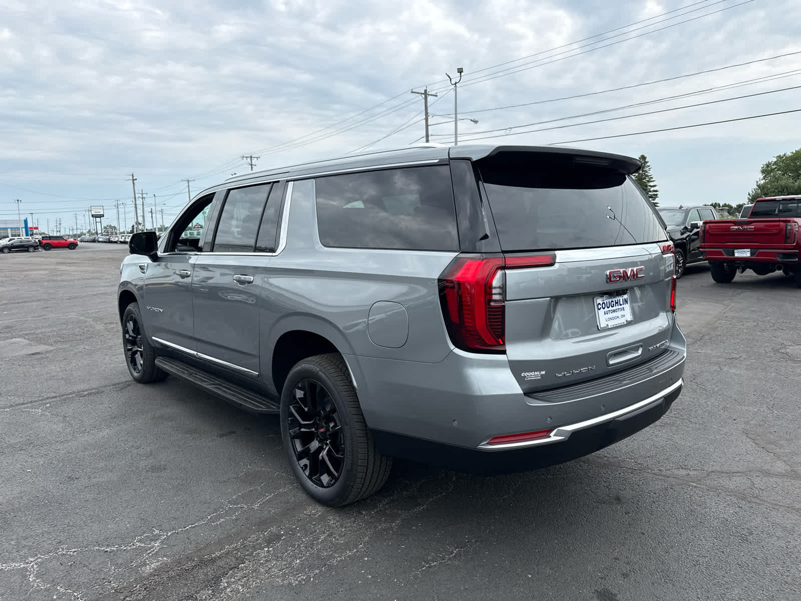 New 2026 GMC Yukon XL Elevation w/ Elevation Premium Package AWD/4WD image 3