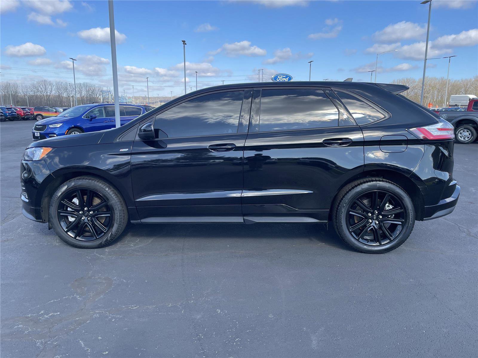 Used 2023 Ford Edge ST-Line image 2
