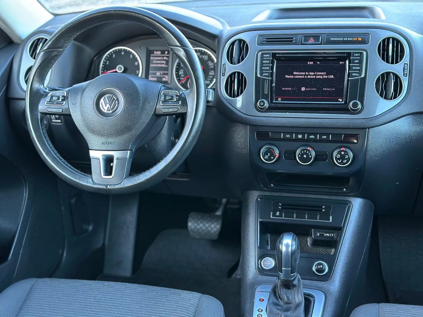 Used 2017 Volkswagen Tiguan Limited w/ Premium Package image 25