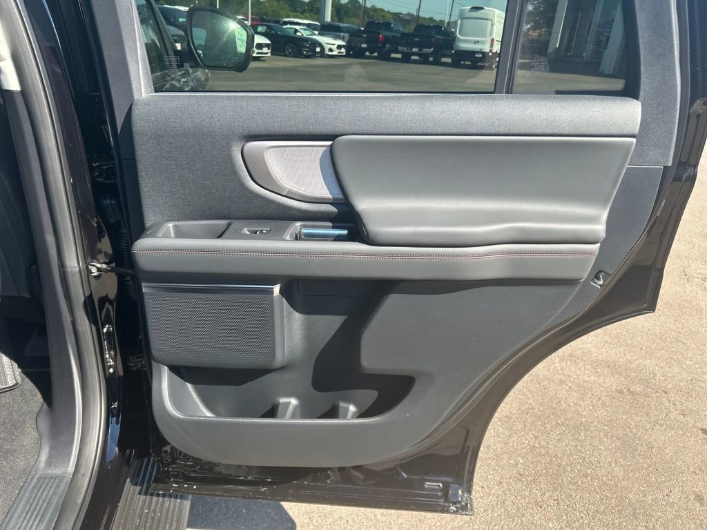 New 2025 Ford Expedition Active image 28