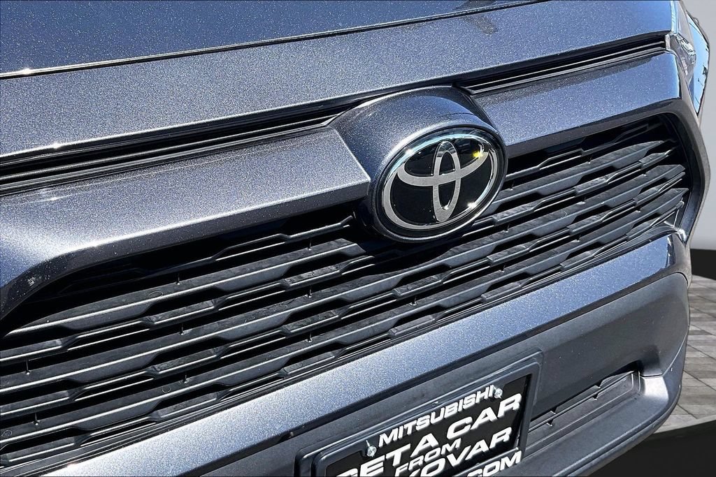 Used 2024 Toyota RAV4 XLE AWD/4WD image 27