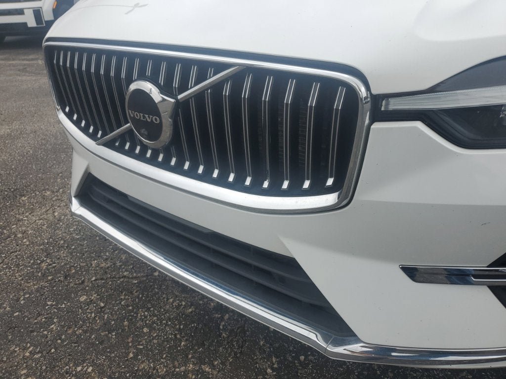 Used 2023 Volvo XC60 B5 Plus FWD image 12