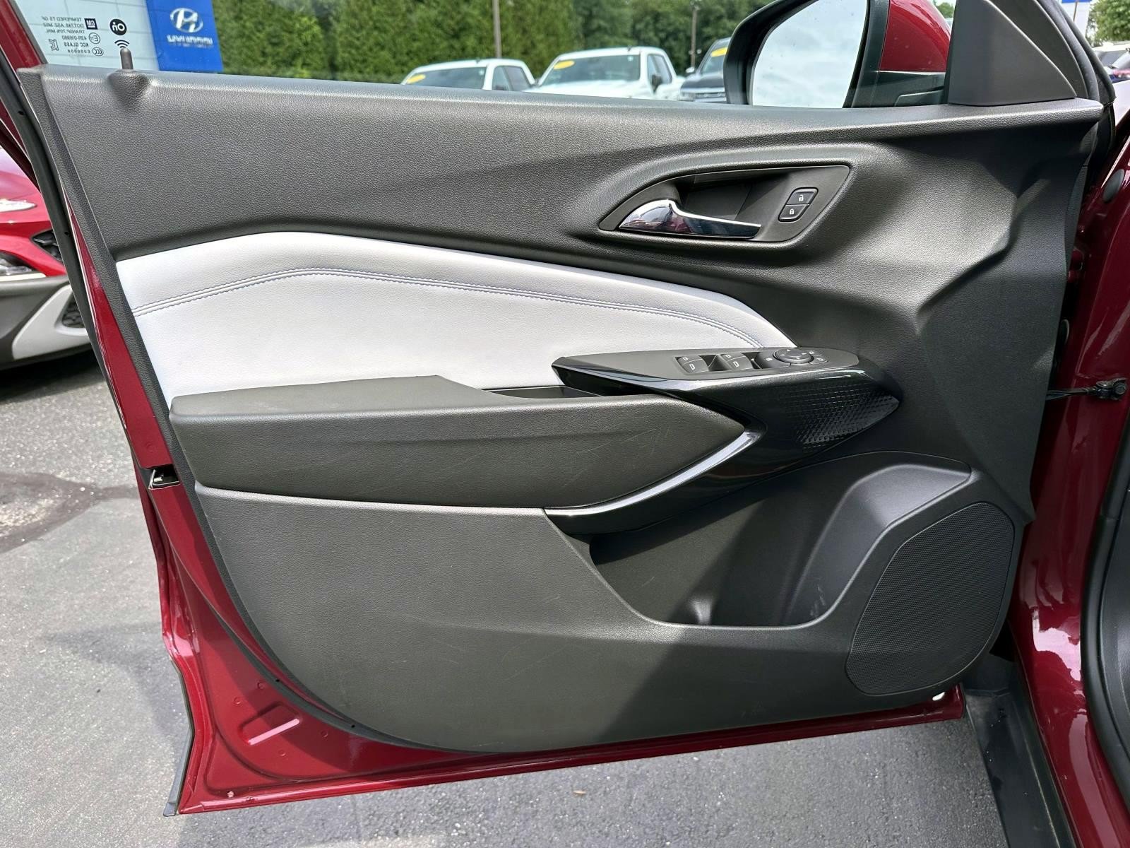 Used 2024 Chevrolet Trax LT w/ LT Convenience Package FWD image 8