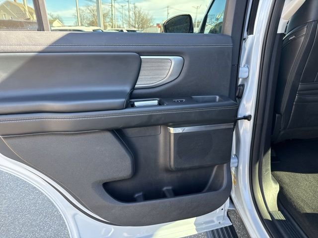 Used 2025 Ford Expedition Platinum image 13