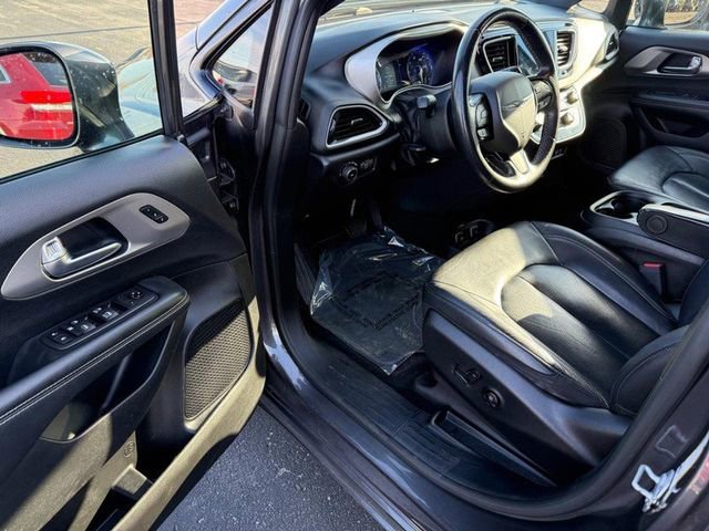 Used 2020 Chrysler Pacifica Touring-L AWD/4WD image 18
