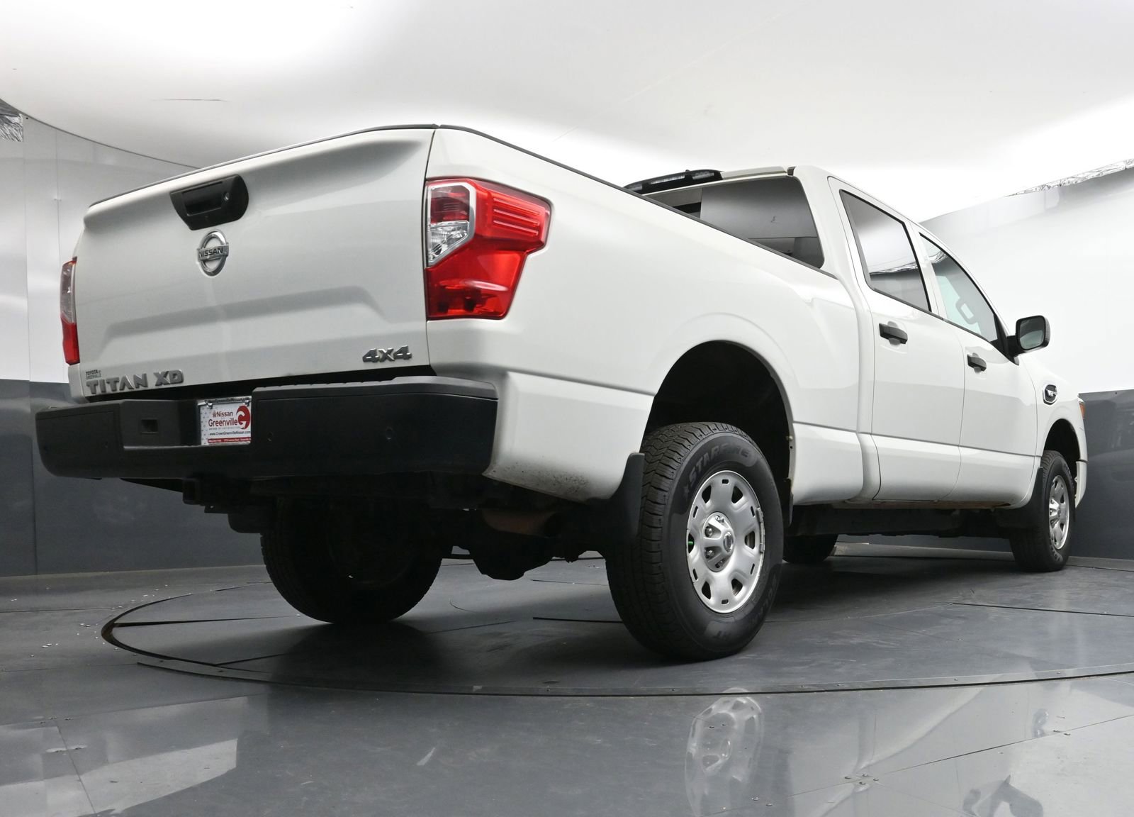 Used 2022 Nissan Titan S image 26