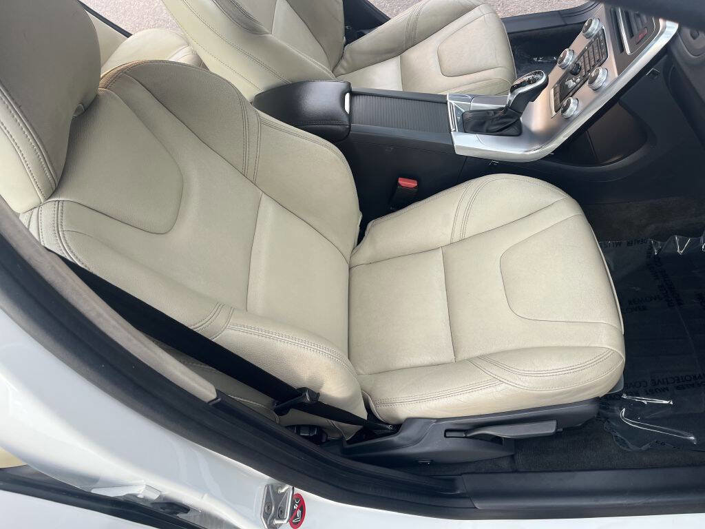 Used 2017 Volvo S60 T5 Dynamic FWD image 21