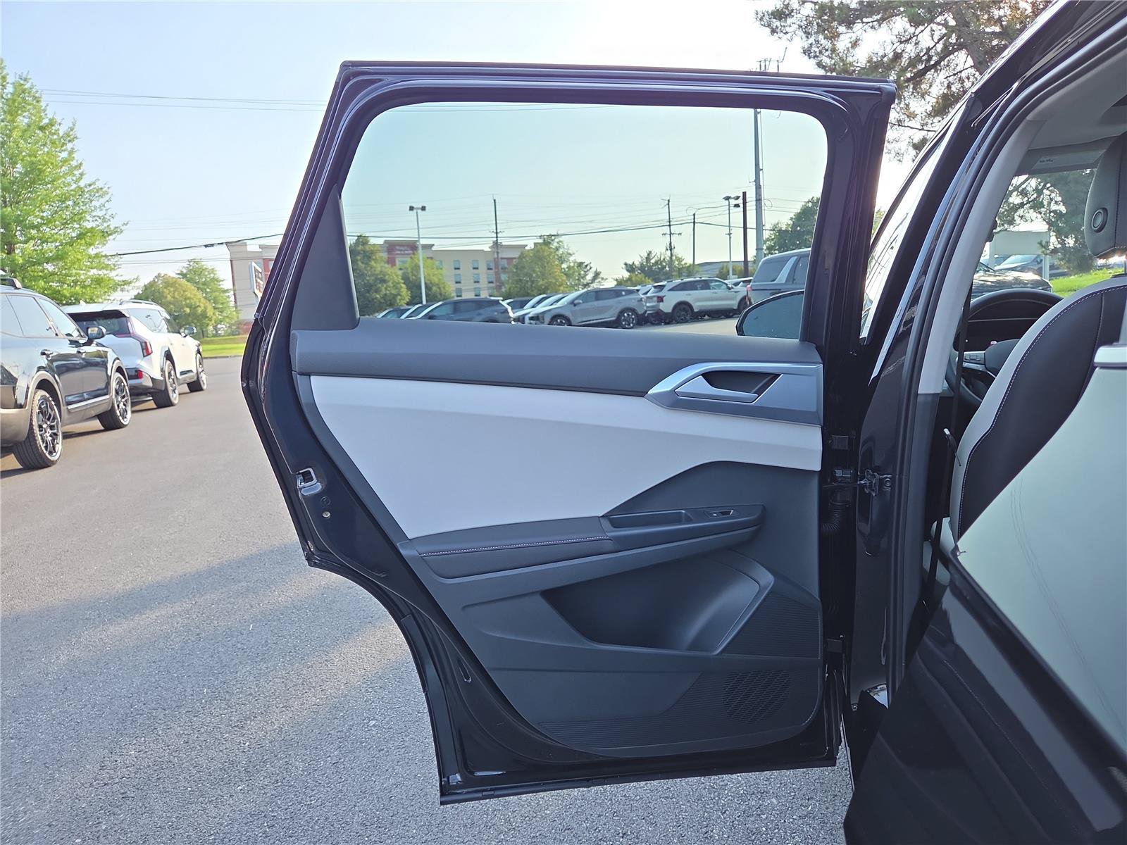 New 2026 Volkswagen Taos SE w/ Panoramic Sunroof Package FWD image 27