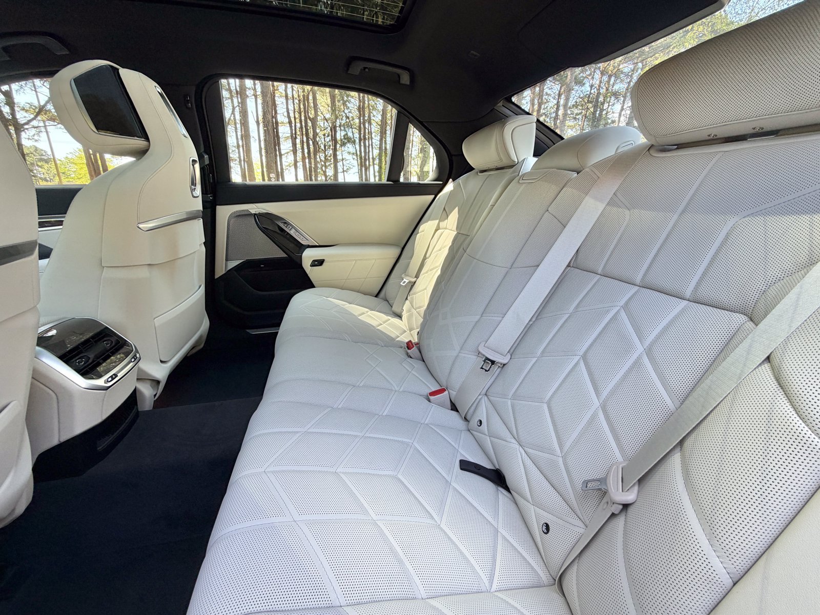 New 2026 BMW i7 eDrive50 w/ Executive Package RWD image 14