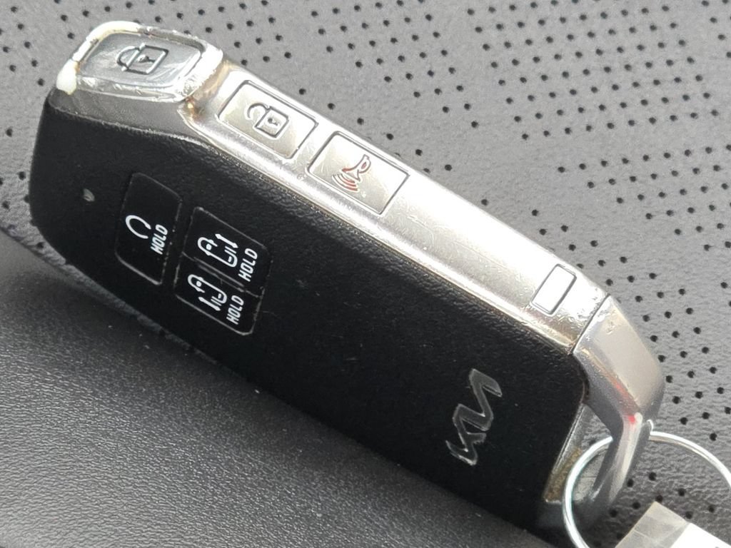 Used 2022 Kia Carnival LX FWD image 48