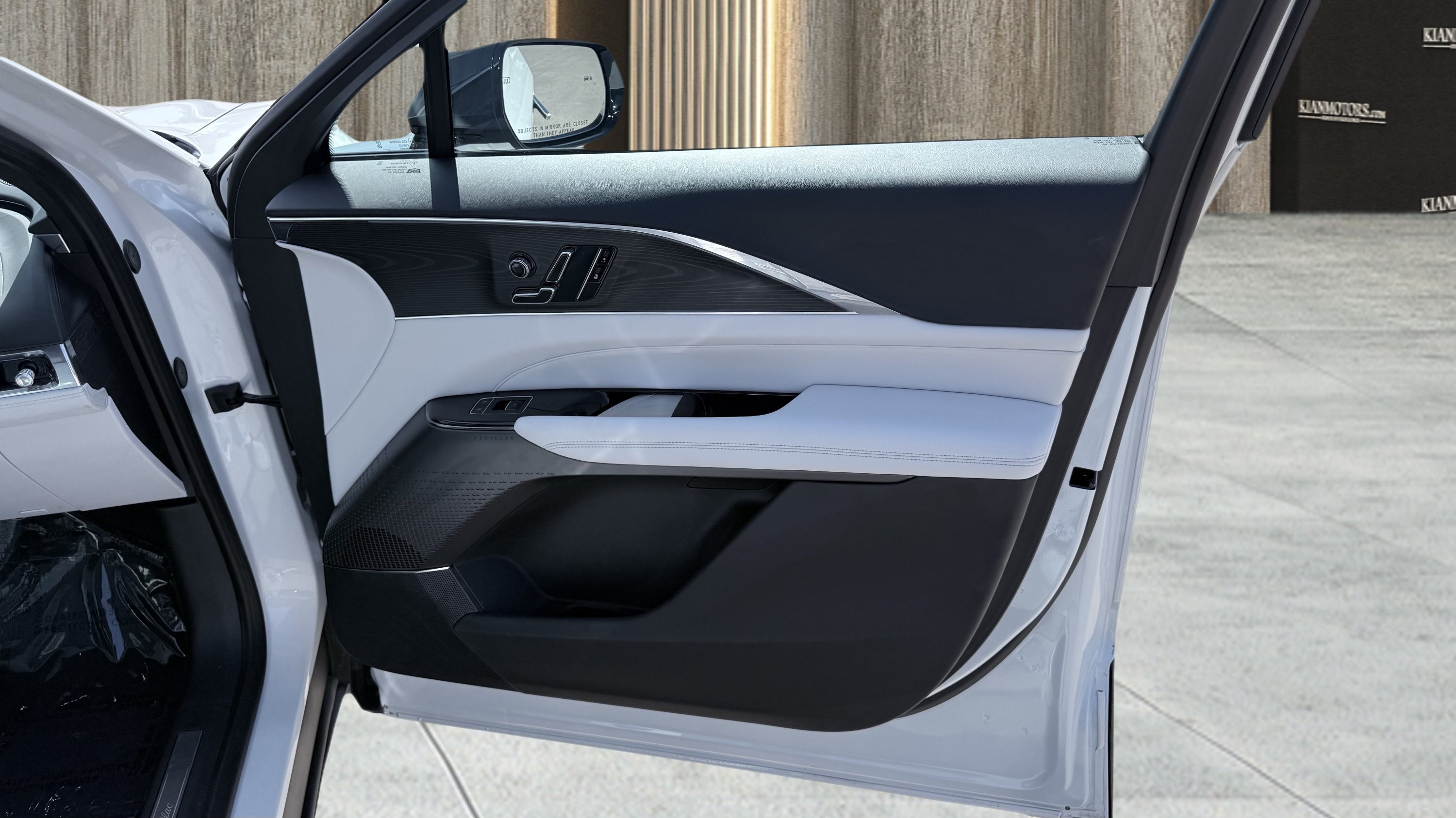 Used 2024 Cadillac Lyriq Luxury RWD image 39