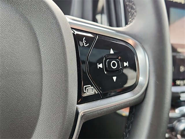 Used 2024 Volvo XC60 B5 Plus image 20