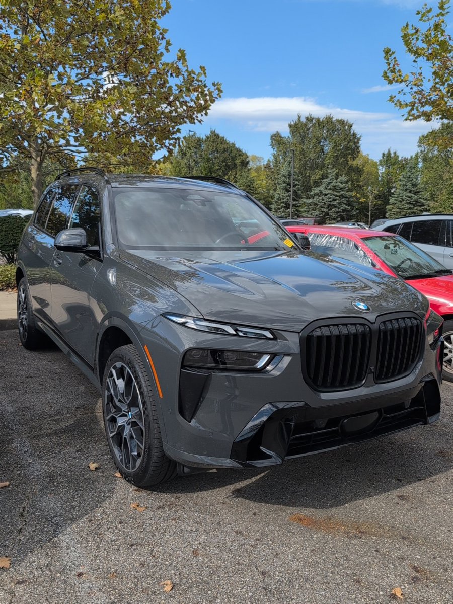 Used 2024 BMW X7 xDrive40i w/ M Sport Package AWD/4WD image 5