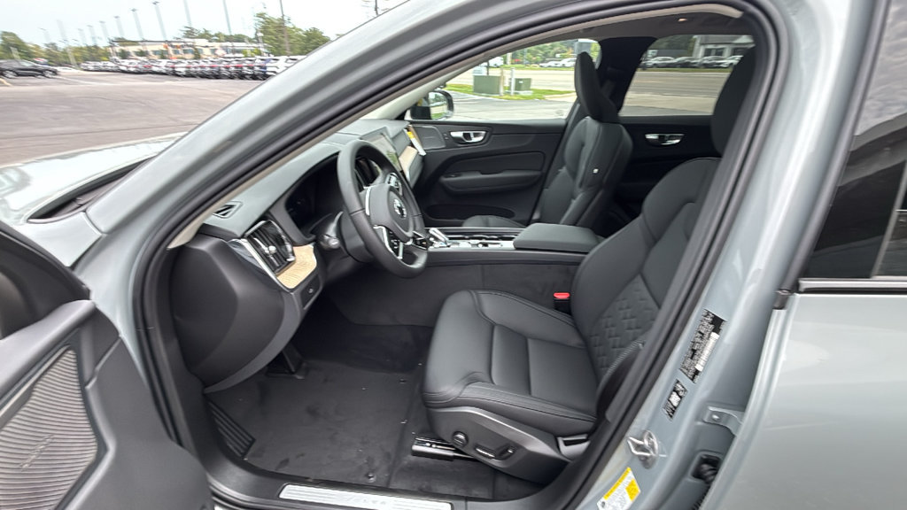 New 2027 Volvo XC60 B5 Plus AWD/4WD image 24