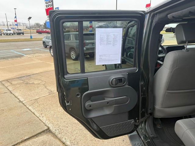 Used 2010 Jeep Wrangler Unlimited Sahara image 14