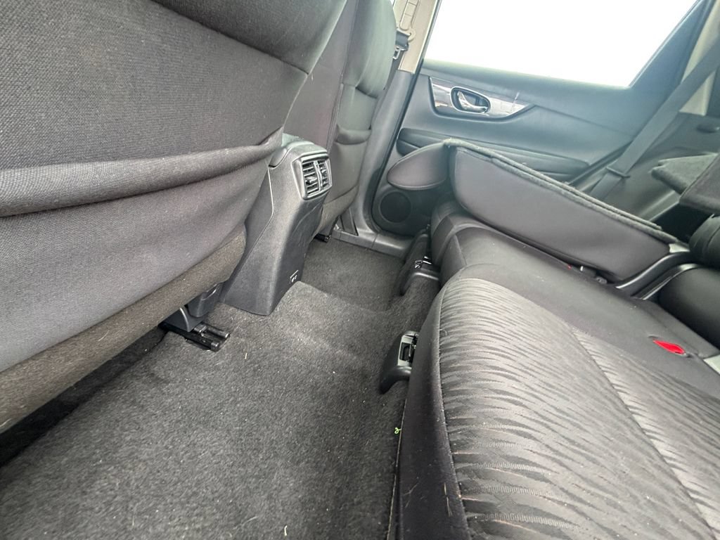 Used 2019 Nissan Rogue S w/ Special Edition Package FWD image 20
