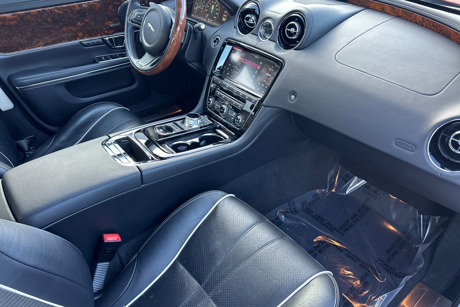 Used 2019 Jaguar XJ R-Sport image 31