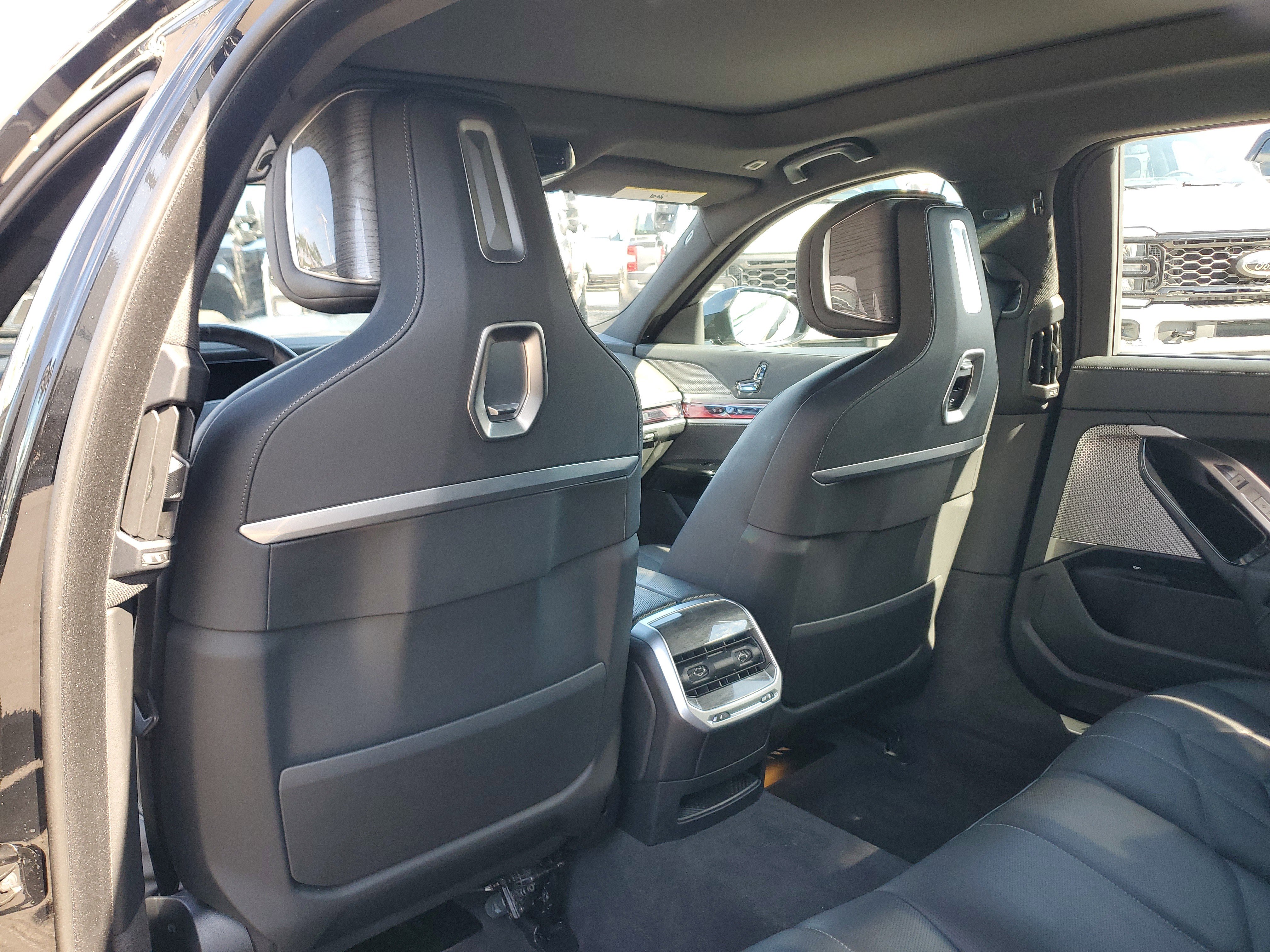 Used 2024 BMW 740i image 13