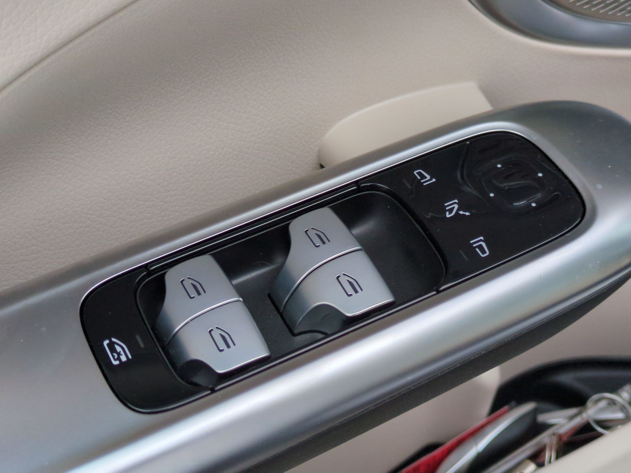 Used 2025 Mercedes-Benz C 300 Sedan image 13