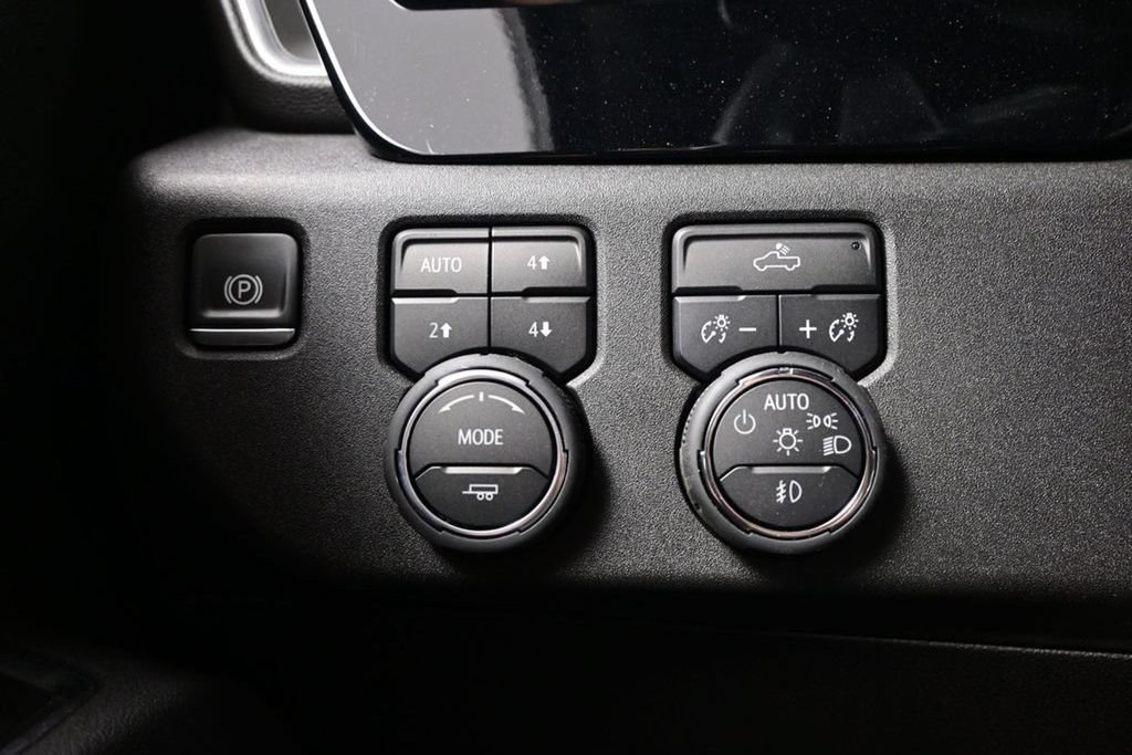 Used 2025 Chevrolet Silverado 1500 RST w/ Z71 Off-Road Package AWD/4WD image 19
