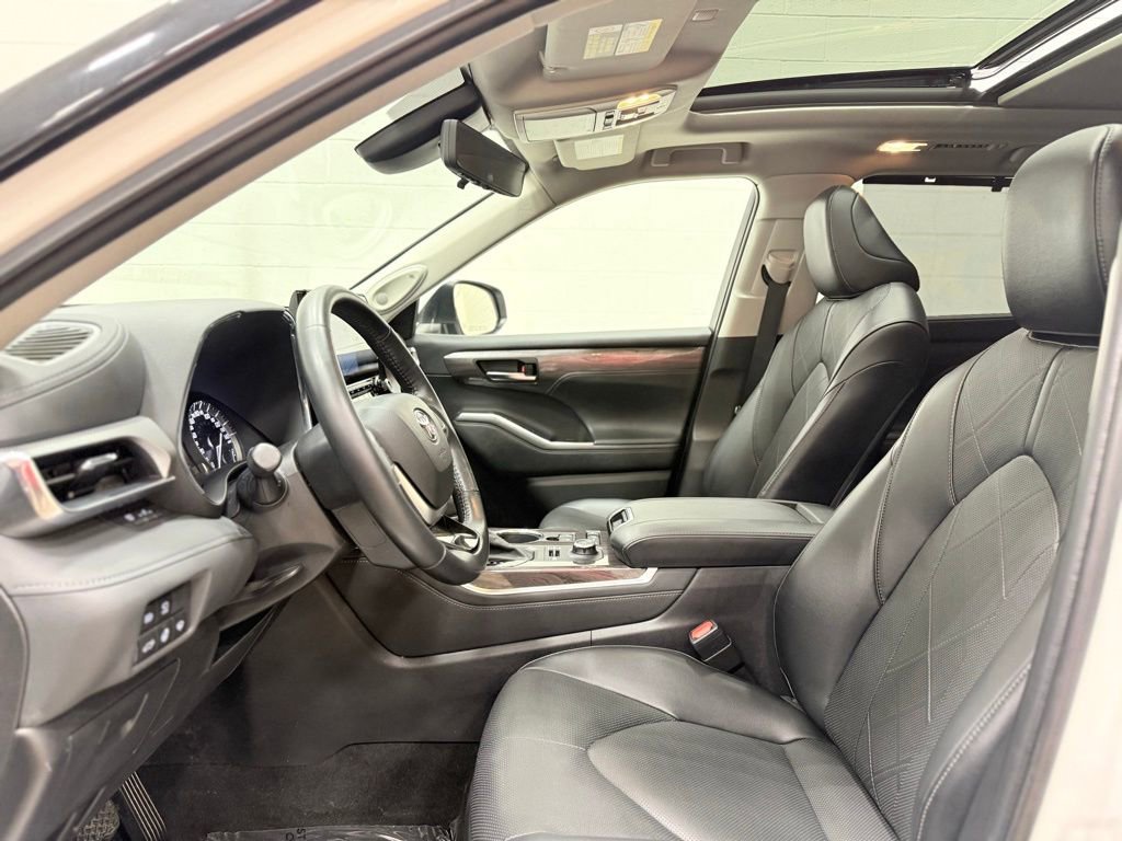 Used 2022 Toyota Highlander Limited image 30