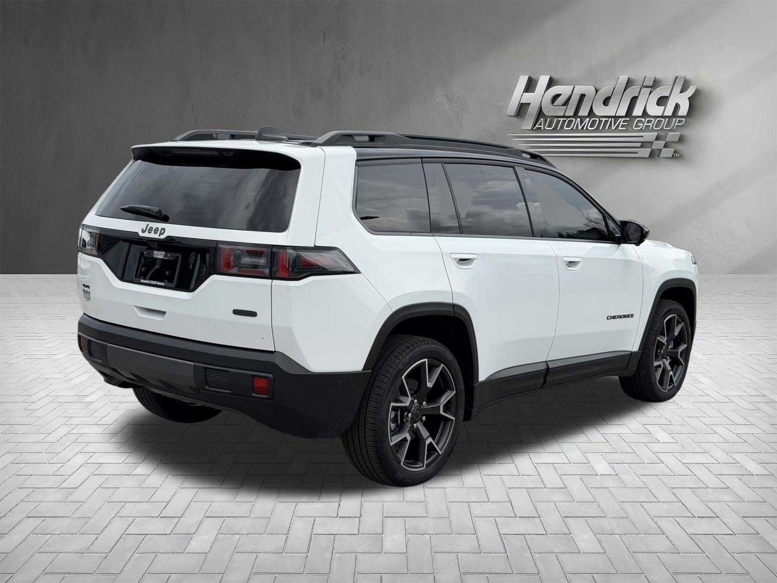 Used 2026 Jeep Cherokee Overland w/ Trailer Tow Group AWD/4WD image 10