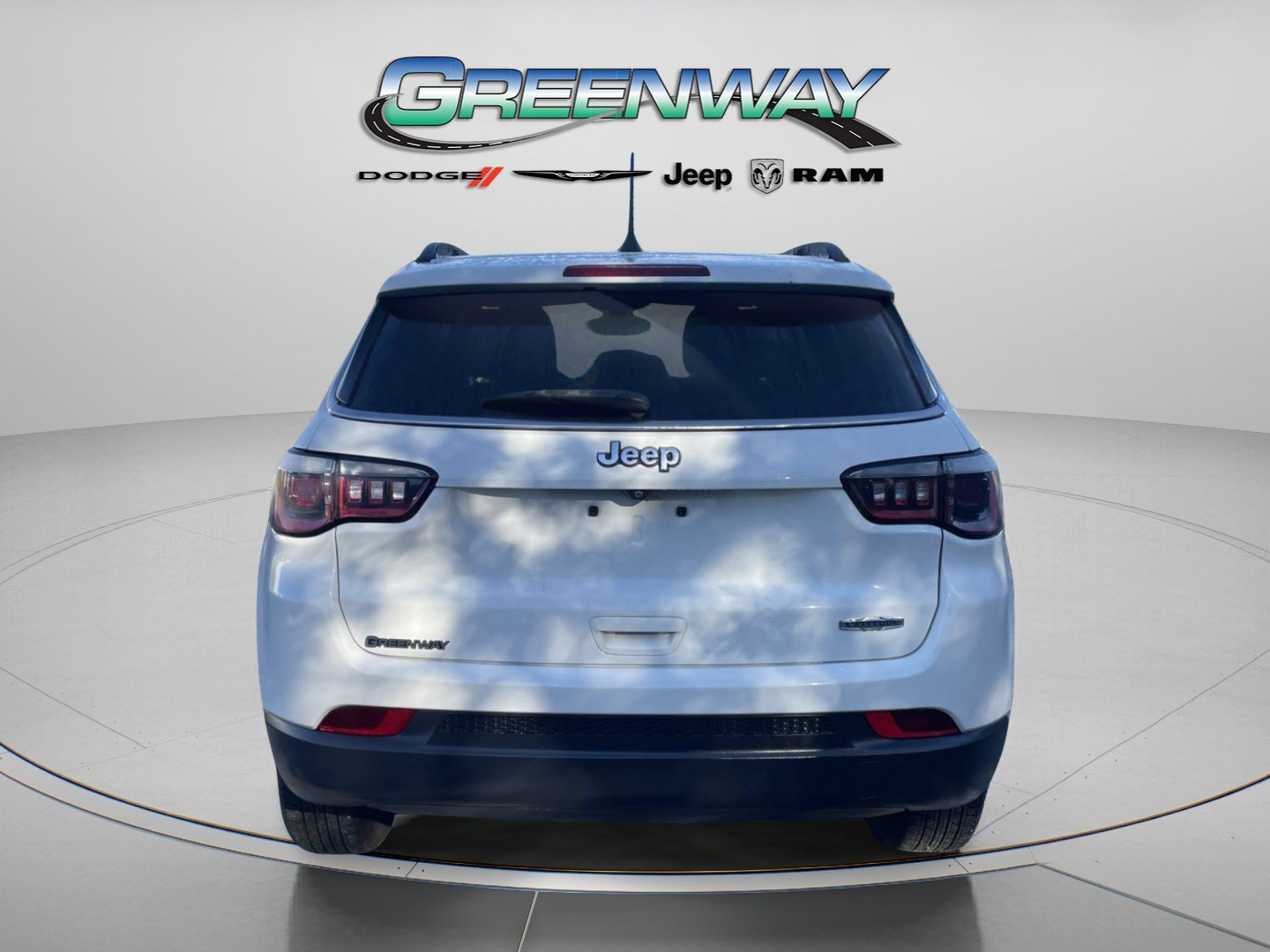 Used 2017 Jeep Compass Latitude w/ Popular Equipment Group FWD image 3