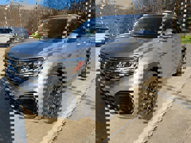 Used 2021 Volkswagen Atlas Cross Sport SE image 1