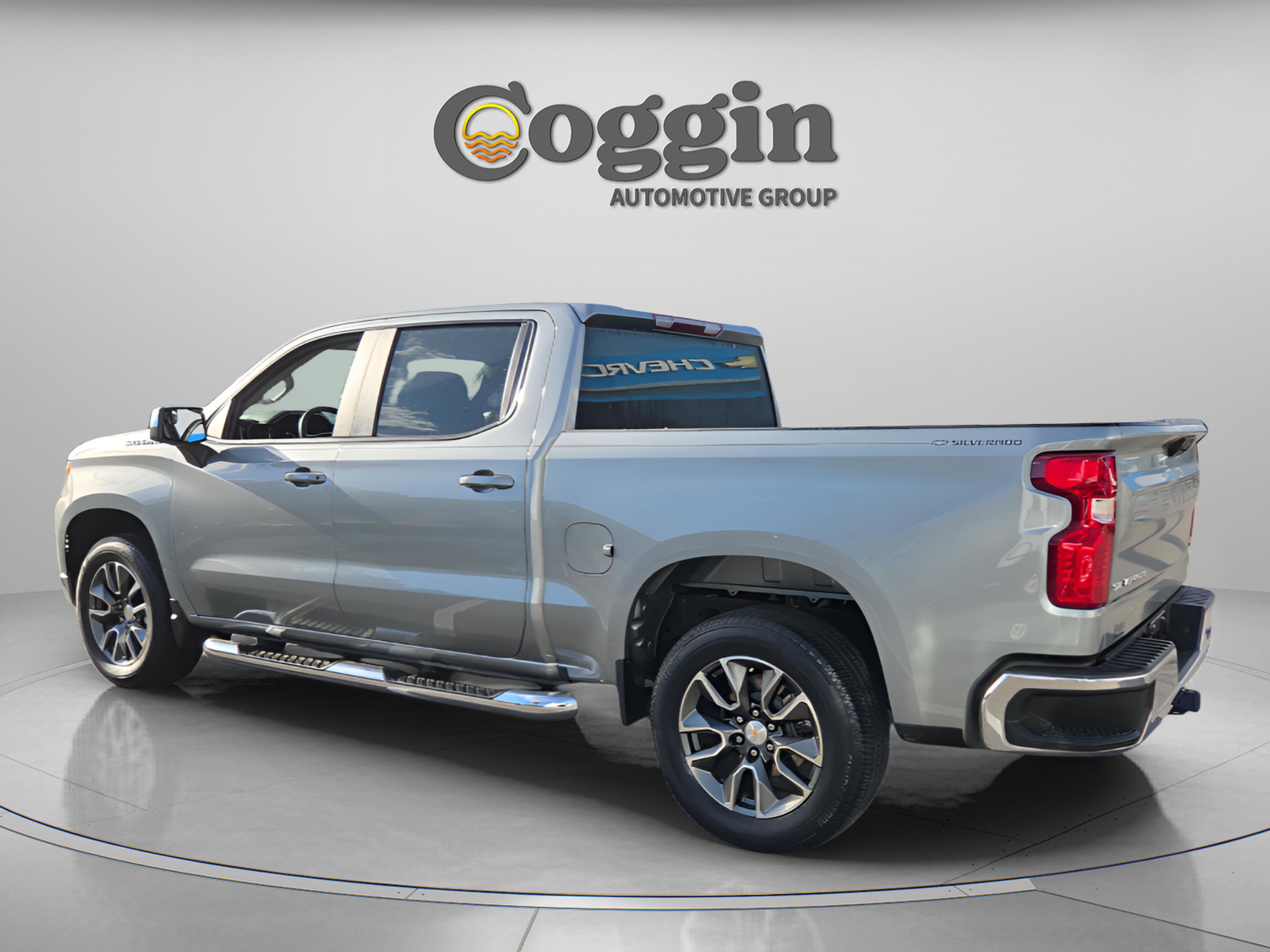Used 2025 Chevrolet Silverado 1500 LT image 3