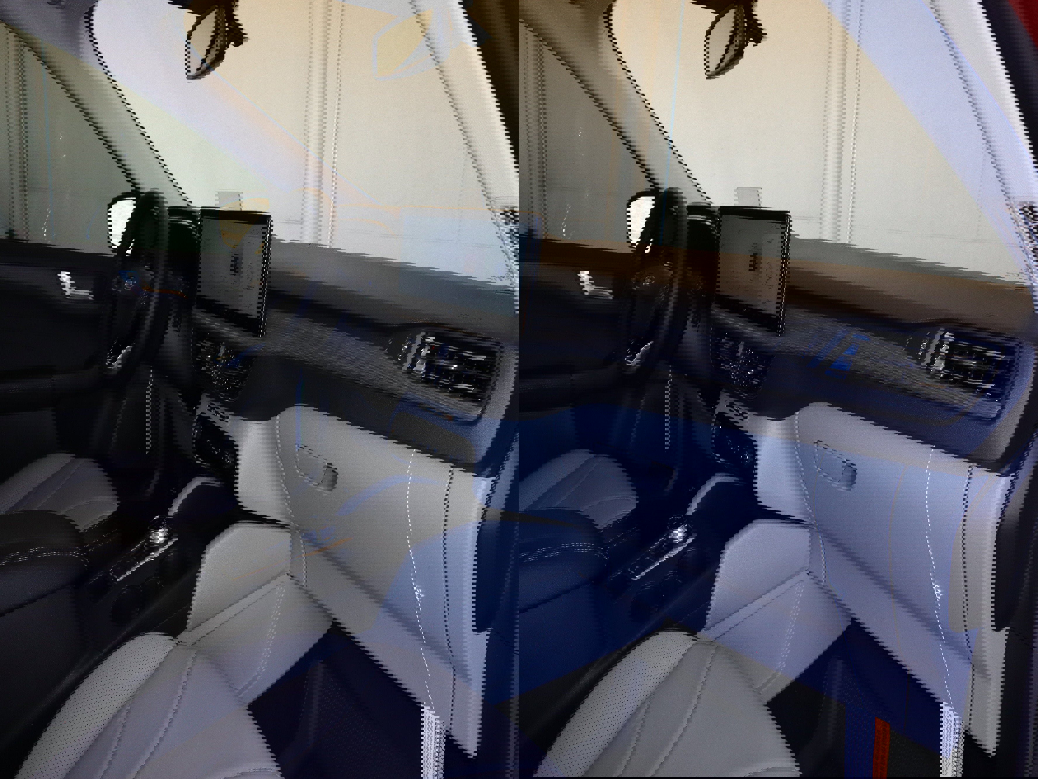 New 2025 Ford Escape SE w/ PHEV Premium Package image 38