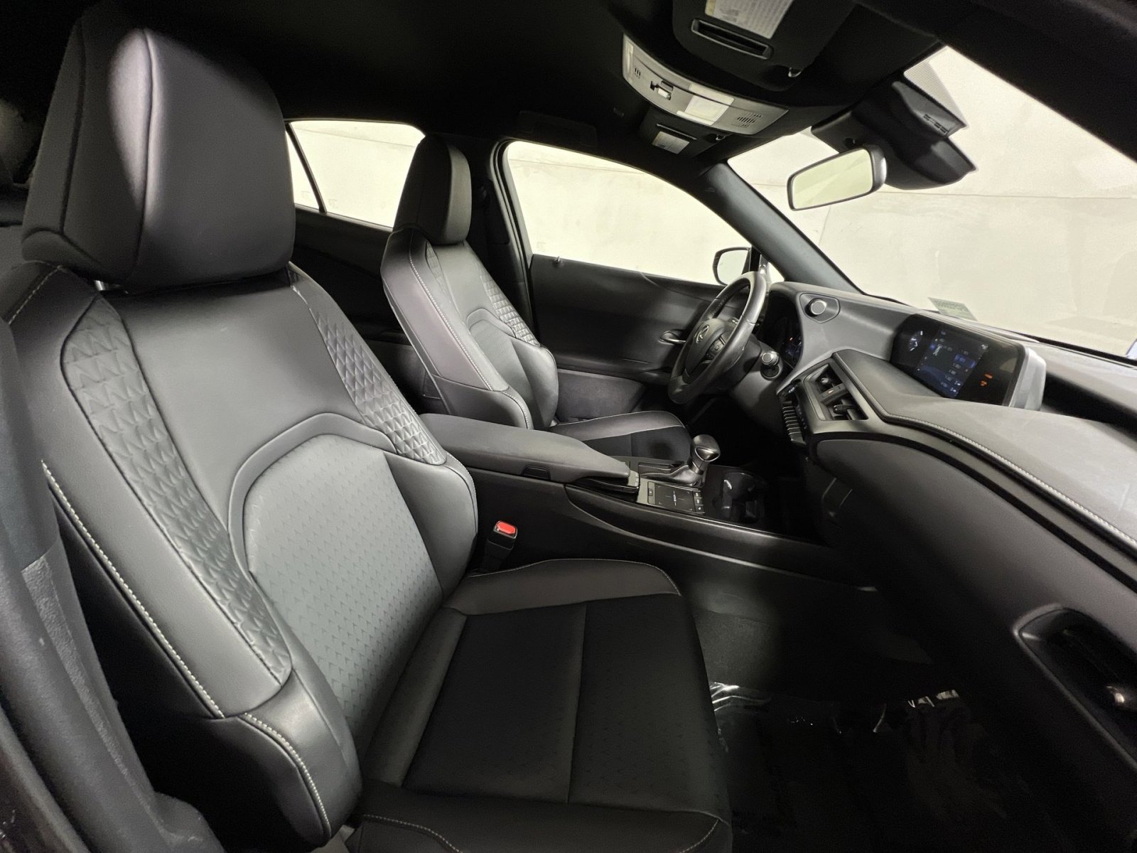 Used 2022 Lexus UX 200 w/ Accessory Package (Z2) image 25