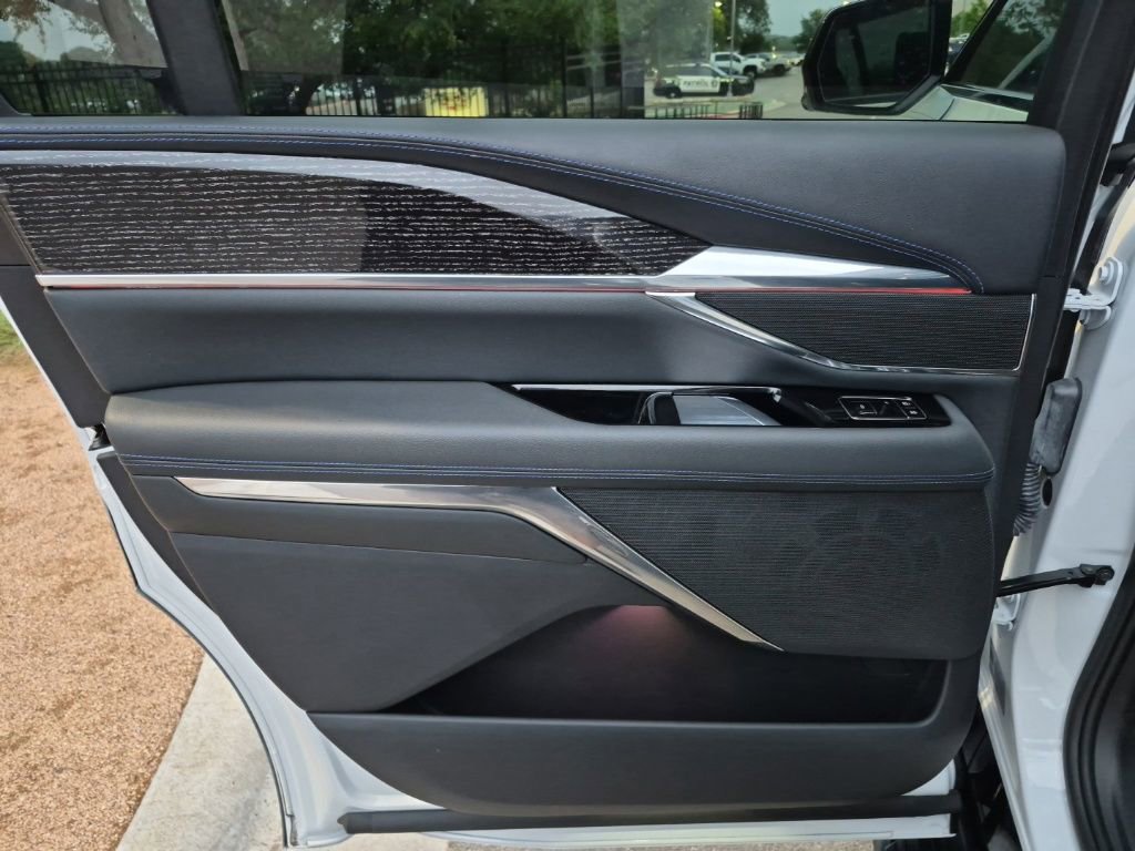 Used 2025 Cadillac Escalade IQ Sport 1 w/ Smart Trailering package image 20