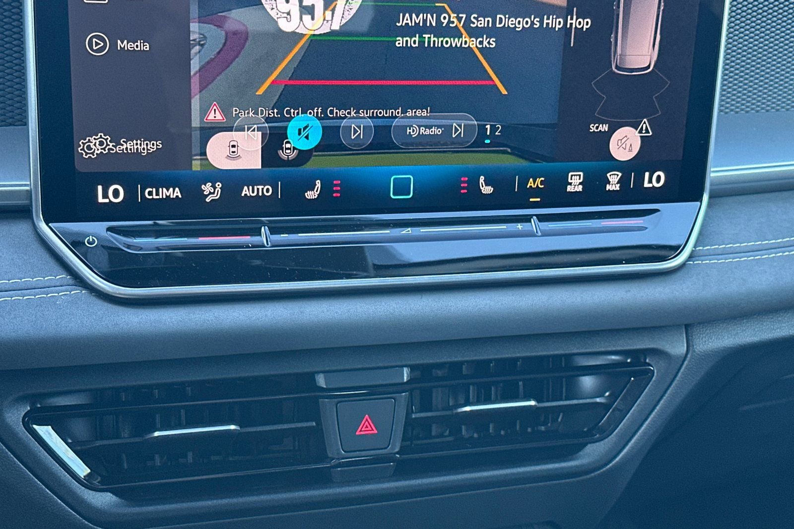 New 2026 Volkswagen Tiguan SE image 18