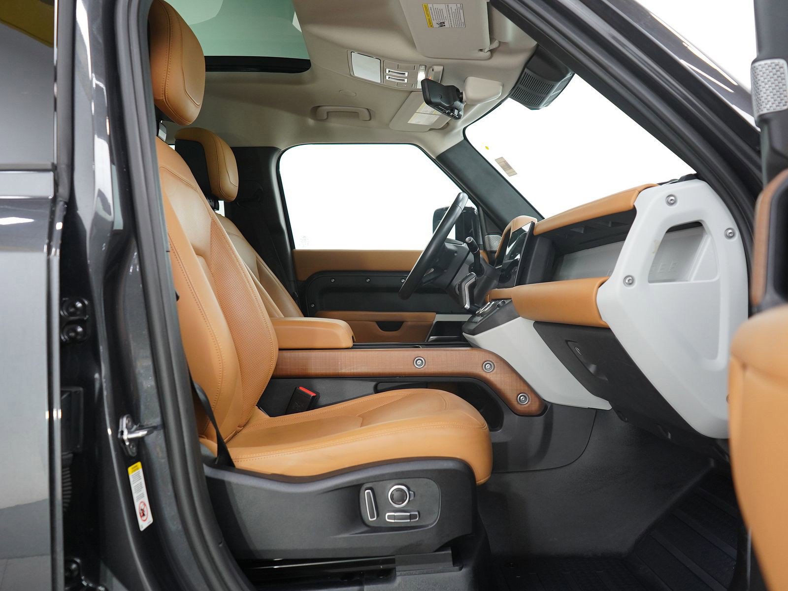 Used 2023 Land Rover Defender 130 First Edition image 11