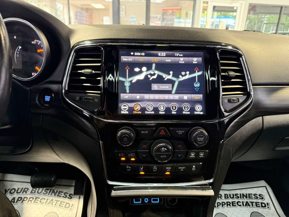 Used 2021 Jeep Grand Cherokee Laredo X AWD/4WD image 15
