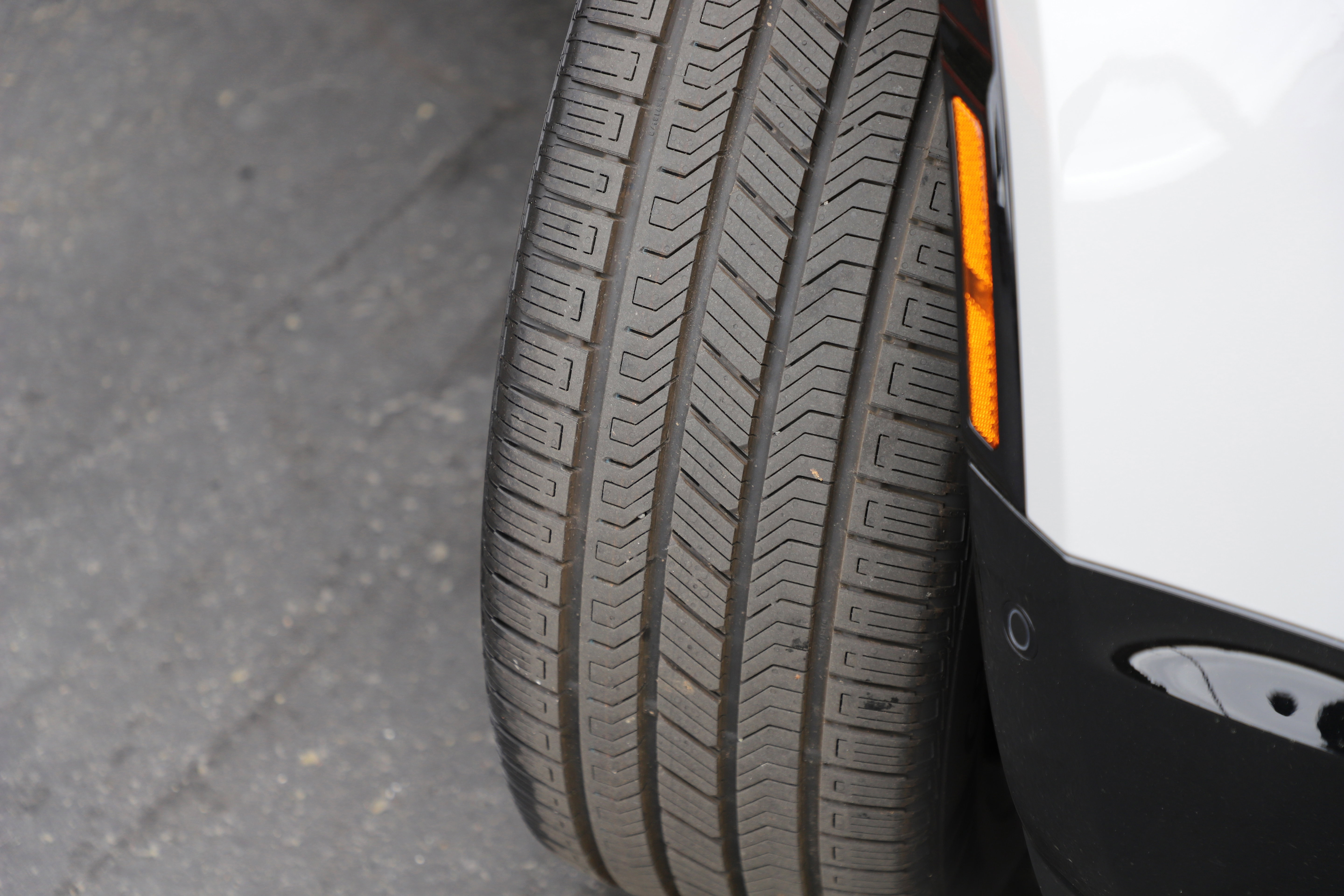 New 2026 Land Rover Defender 110 X-Dynamic SE image 3