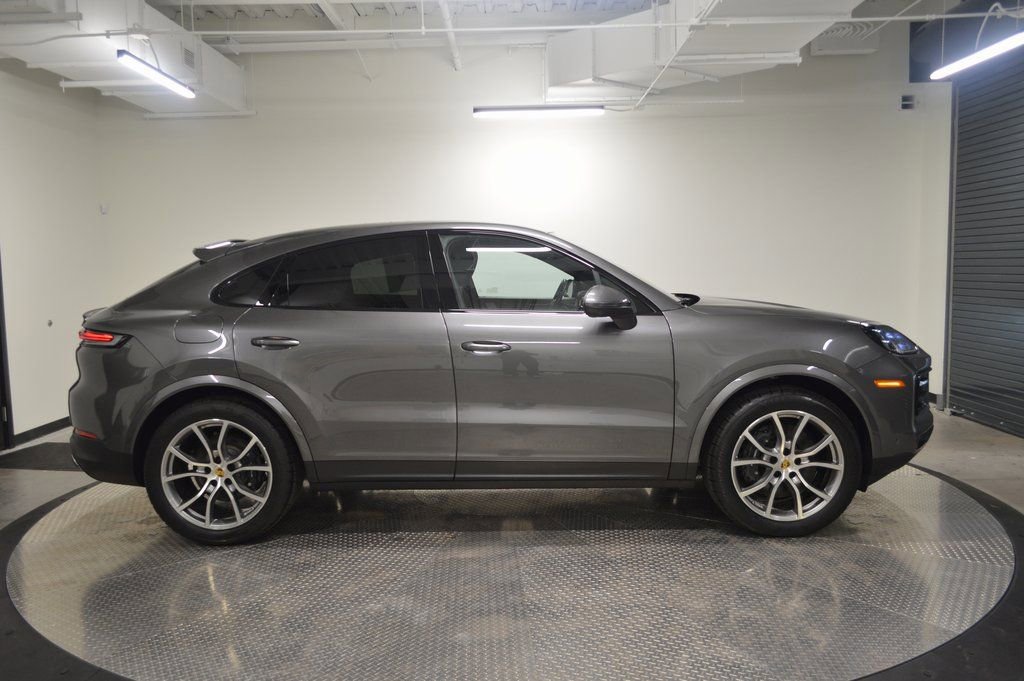 Certified 2024 Porsche Cayenne Coupe image 8